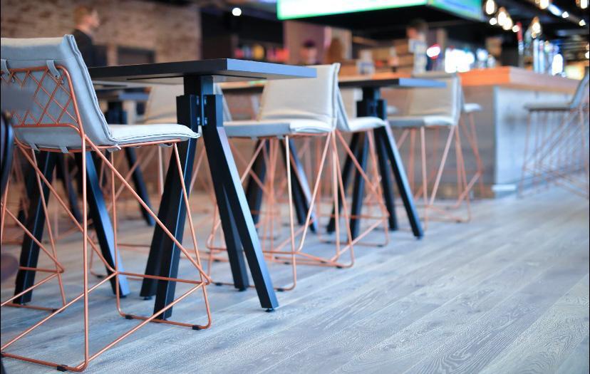 Restaurant chairs with metal legs